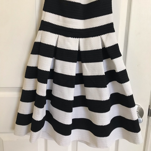 Strapless Black & White Stripe Mini - Picture 3 of 4